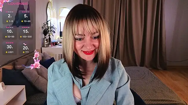 Oliiviaa  online show from February 16, 8:14 am