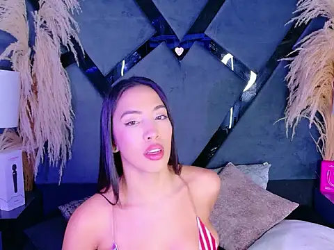 KylieWhitee online show from March 6, 6:14 pm