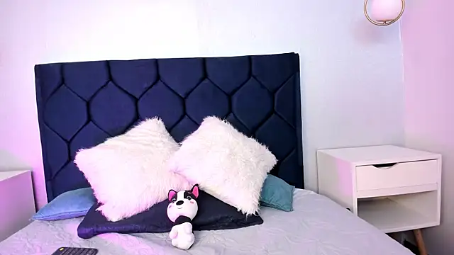 AlanaaHell online show from February 9, 8:00 pm