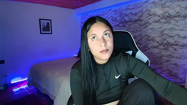 Camila IRoose online show from April 16, 12:49 pm