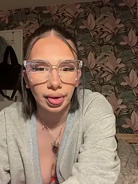 leannabbyy online show from February 6, 8:34 pm