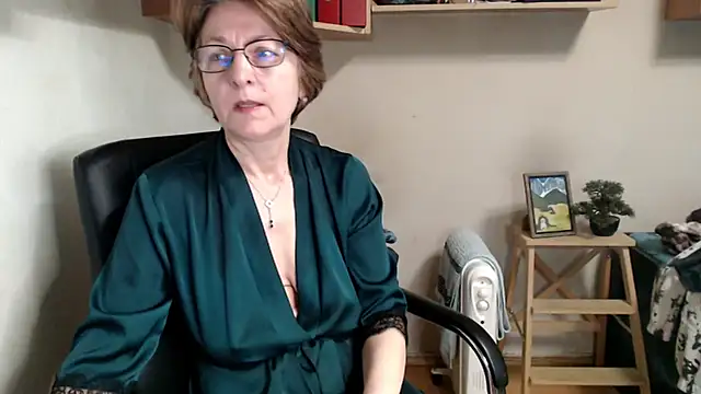 katemodel online show from March 17, 7:45 am