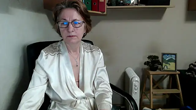 katemodel online show from April 7, 6:59 am