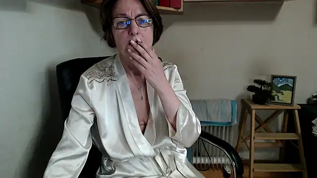 katemodel online show from May 16, 6:49 am