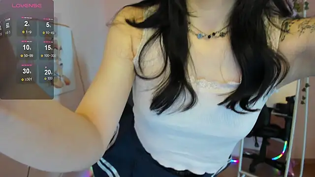 AliceeinWonderlanddd online show from May 27, 3:14 am