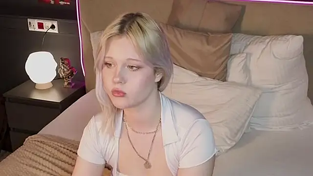 MollySoftGlow online show from April 15, 11:22 am