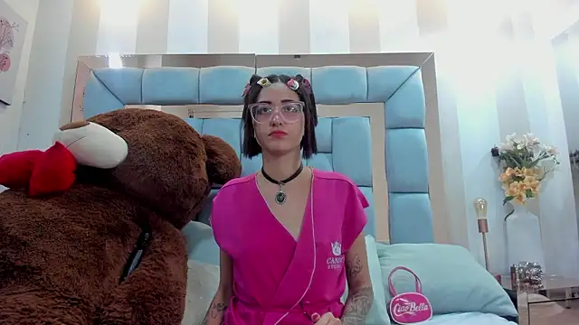 crystalstonee online show from February 15, 12:13 am