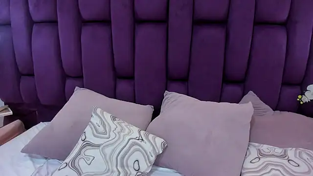 crystalstonee online show from February 14, 12:12 am