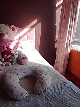 MimiSoftie online show from March 20, 9:20 pm