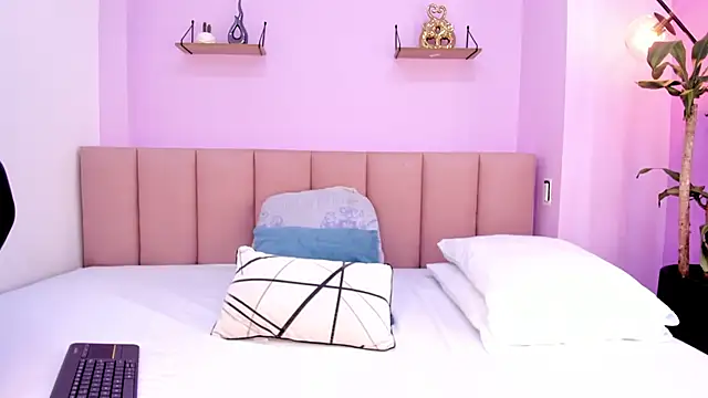 sam doll  online show from April 14, 7:25 pm