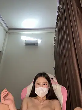 wang1472581 online show from March 3, 9:15 am