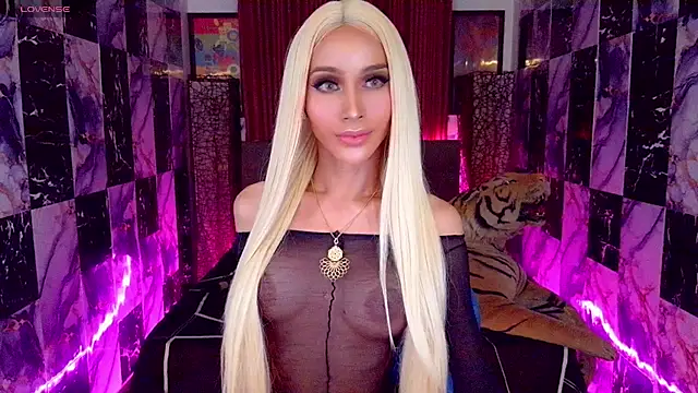 SeductiveSamanthaTS online show from April 10, 7:03 am