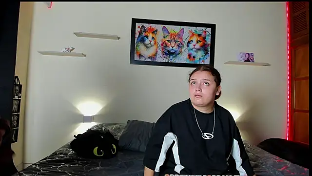 meredit cris23 online show from February 15, 12:37 pm