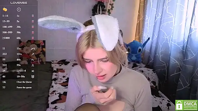 MoonlightGrace online show from April 7, 1:13 pm