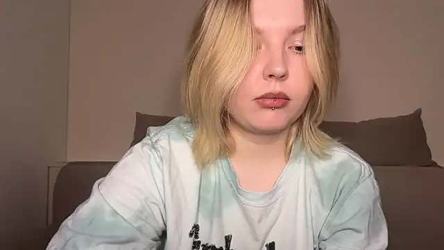 Ophelia Ritz online show from April 4, 10:30 pm