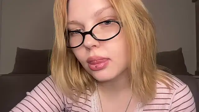 Ophelia Ritz online show from May 15, 11:51 pm