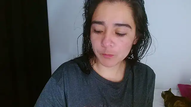 sensualstryp online show from May 1, 1:42 am
