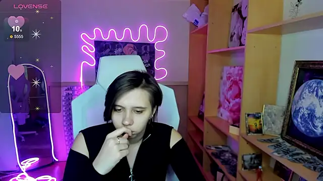 Scarlet Sirenn online show from February 9, 7:21 am