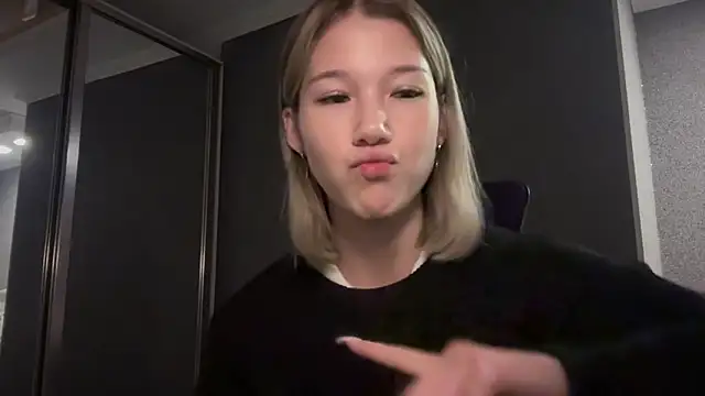 lilXdomiii online show from April 10, 1:50 pm