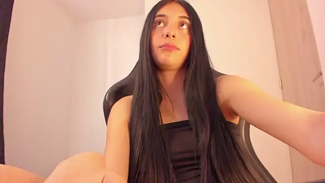 Emmily Jones online show from April 14, 8:31 pm