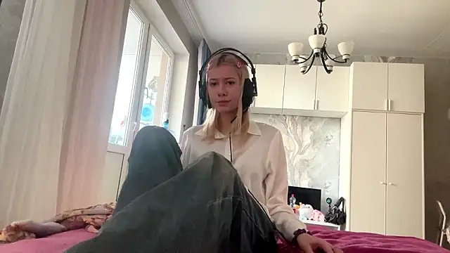 LadyFoxLove online show from February 11, 12:28 pm