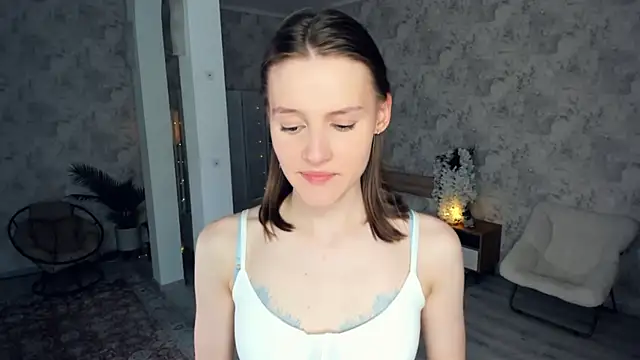 LianneBynon online show from April 1, 2:03 pm