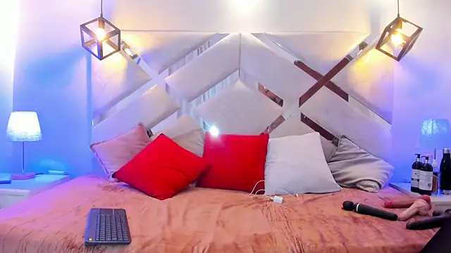 karlaa megan online show from April 9, 11:48 am