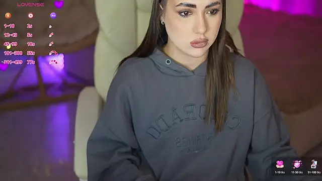 OliviaMoore  online show from March 14, 1:45 pm