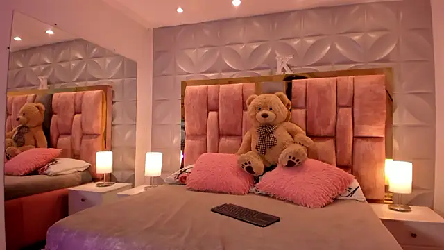 Paris Velvet online show from February 4, 10:13 pm