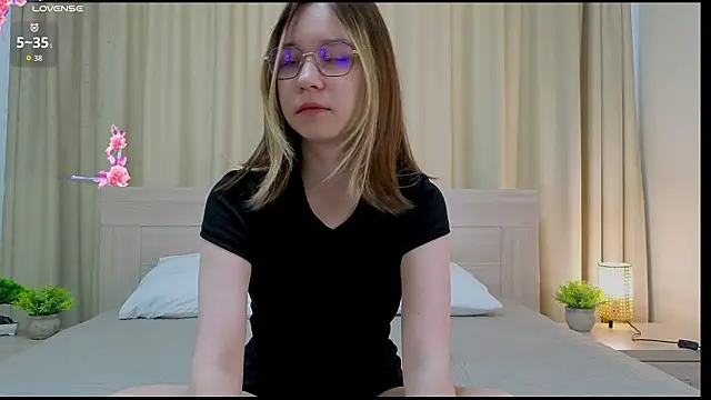 alorenna online show from February 12, 6:15 am