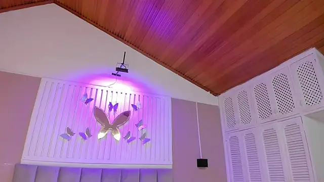  Kailythompson online show from March 21, 7:19 pm