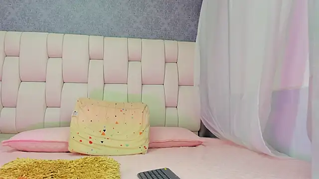 sophiaa10 online show from March 6, 8:15 pm