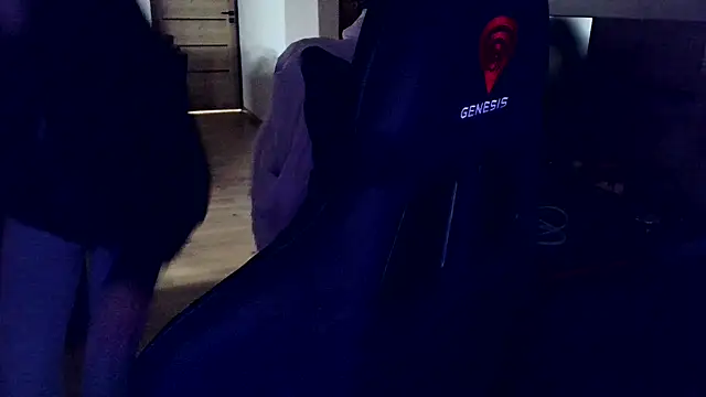 karlaluuvv online show from April 10, 6:25 pm