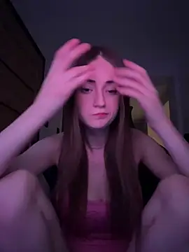 karlaluuvv online show from March 26, 7:37 pm