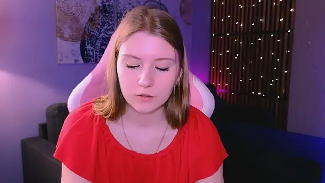 Caroline Desire  online show from March 25, 7:33 am