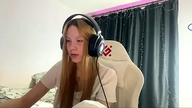 axin burnell online show from April 11, 5:27 pm