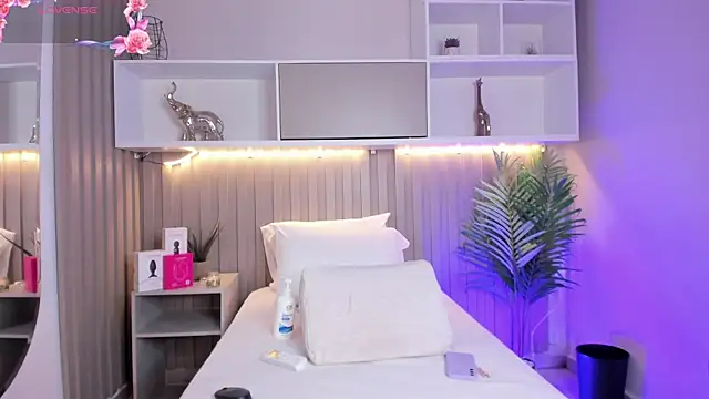 Zafiro11  online show from April 11, 6:30 am