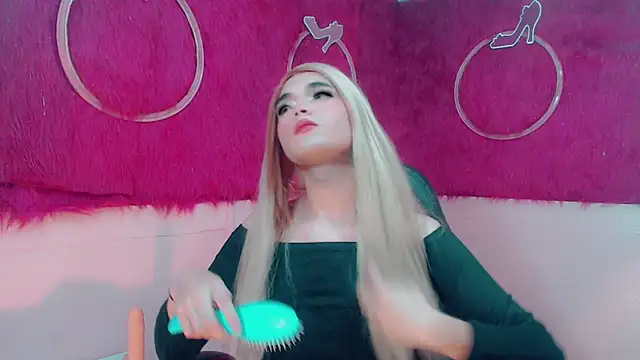 isabella vogue online show from February 15, 11:42 am