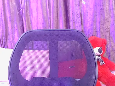 cute-manvii online show from April 28, 7:34 am