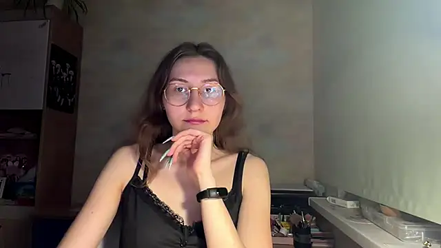Miaaa Moon online show from June 1, 7:59 pm