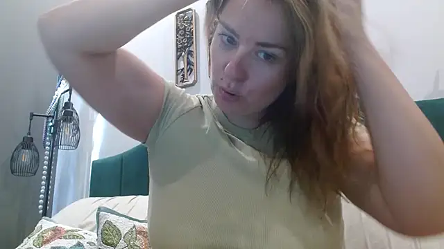 HazelSkyesChat online show from June 18, 12:01 am