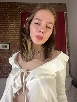 MyKittySayMeow online show from April 4, 10:19 pm