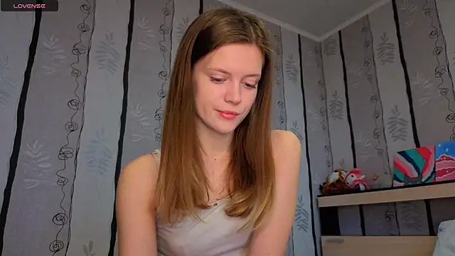 SueFerreyra online show from April 18, 8:17 am