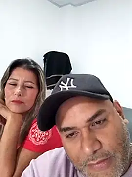 wessAndSandri online show from April 7, 7:49 pm