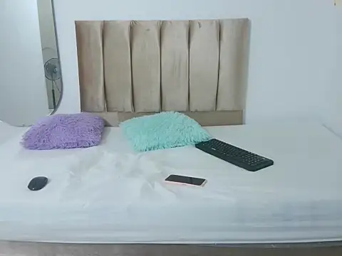 Yizz laan online show from February 23, 11:59 pm