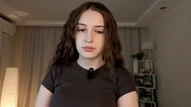 LeanneDinkle online show from April 18, 4:26 am