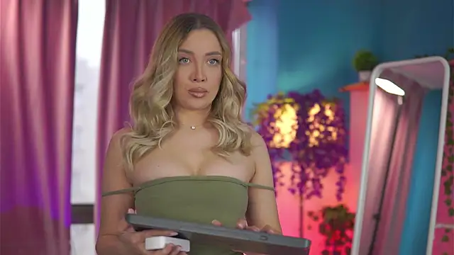 NadyaBlue online show from March 2, 5:19 am