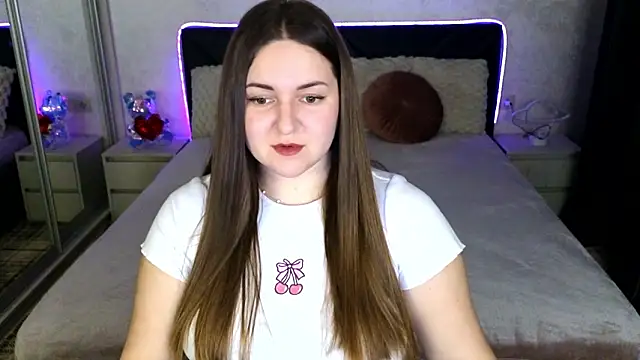 Eva Luxx online show from March 5, 11:00 pm