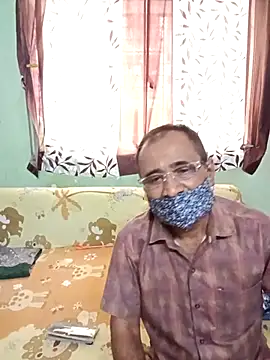 HoneyHush online show from February 6, 8:07 am