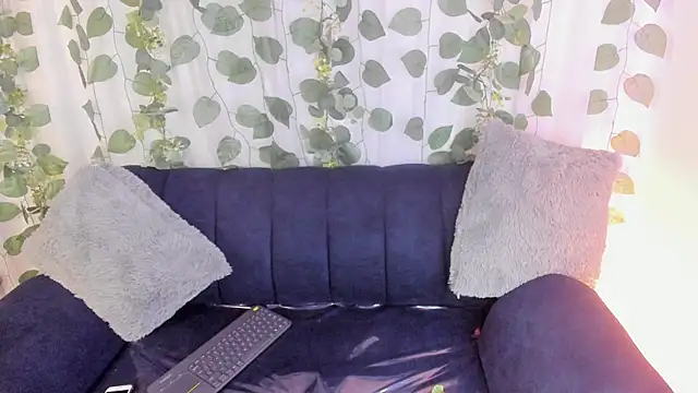 chloe petite2 online show from April 17, 12:07 pm